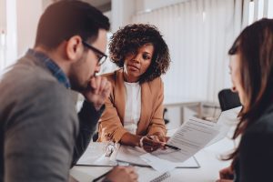 A gestão de processos é o conjunto de ações que otimiza a organização de uma empresa perante ao mercado de trabalho.